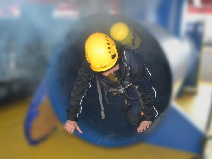 Vorschau: IKB-Akademie-Atemschutzger-tetr-ger-Druckluftschlauchger-t-Pressluftatmer-mit-Rettungsaufgaben-e1615285689914 Vorschau: IKB-Akademie-Atemschutzger-tetr-ger-Druckluftschlauchger-t-Pressluftatmer-mit-Rettungsaufgaben-e1615285689914